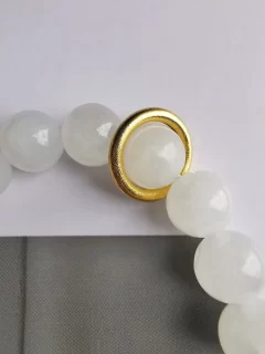 The Pearl in Hand - Image 3