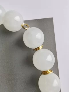 The Pearl in Hand - Image 5