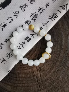 The Pearl in Hand - Image 8
